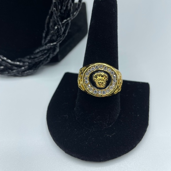 Gold Lion Ring with crystals - Picture 4 of 7